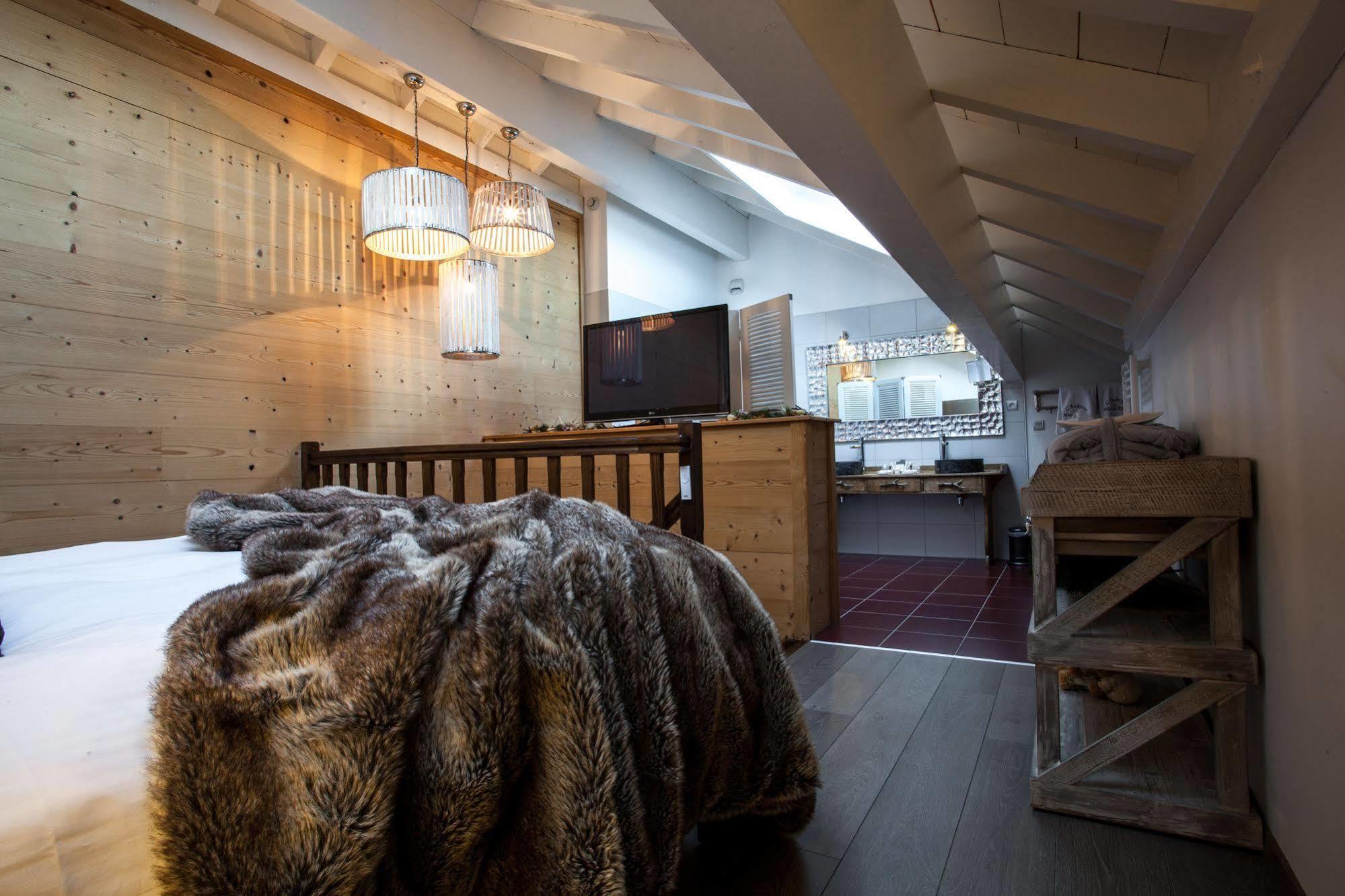 Auberge De Maison Rouge Vétraz-Monthoux Exteriör bild