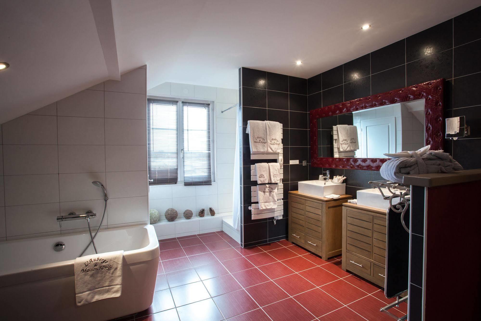 Auberge De Maison Rouge Vétraz-Monthoux Exteriör bild